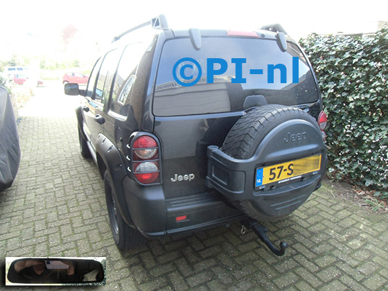 Parkeersensoren (set D 2024) ingebouwd door PI-nl in een (Chrysler) Jeep Renegade (Cherokee) uit 2006. De spiegeldisplay is van de set met bumpercamera en sensoren.