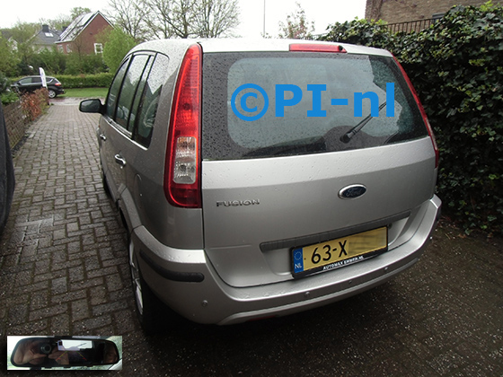 Parkeersensoren (set D 2024) ingebouwd door PI-nl in een Ford Fusion uit 2007. De spiegeldisplay is van de set met bumpercamera en standaard zilveren sensoren.