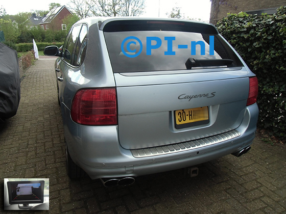 Parkeerset (set 2024) ingebouwd door PI-nl in een Porsche Cayenne S (USA) met canbus uit 2006. De monitor is van de set met bumpercamera.