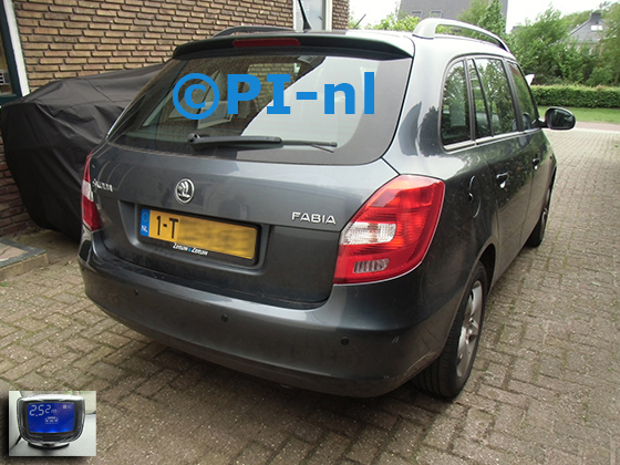 Parkeersensoren (set B 2024) ingebouwd door PI-nl in een Skoda Fabia Combi met canbus uit 2014. De display werd linksvoor bij de a-stijl gemonteerd. Er werden antraciete sensoren gemonteerd.