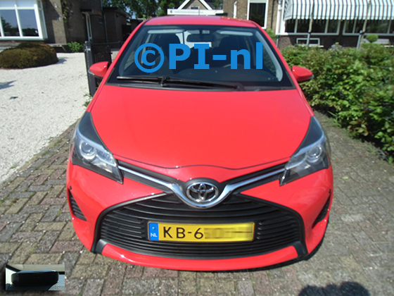 Parkeersensoren (set A 2024) ingebouwd door PI-nl in de voorbumper van een Toyota Yaris uit 2016. De display werd linksvoor bij de a-stijl gemonteerd.