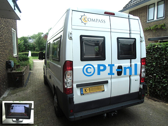Parkeersensoren (set D 2024) ingebouwd door PI-nl in een Fiat Ducato L1H2 Compass camperbus met canbus uit 2014. De monitor is van de set met bumpercamera en sensoren.