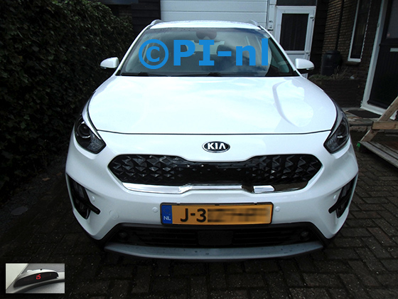 Parkeersensoren (set A 2024) ingebouwd door PI-nl in de voorbumper van een Kia Niro uit 2020. De display werd linksvoor bij de a-stijl gemonteerd.