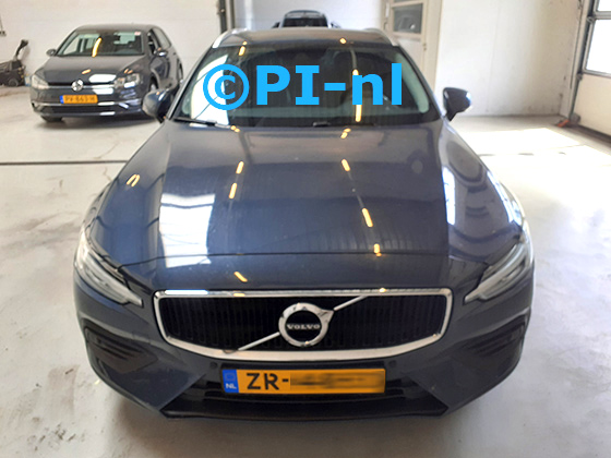 Parkeersensoren (set E 2024) ingebouwd door PI-nl in de voorbumper van een Volvo V60 uit 2019. De pieper werd verstopt. Twee sensoren werden naast de kentekenplaat gemonteerd, twee sensoren werden op de Volvo-posities gemonteerd.