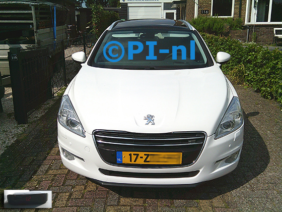 Parkeersensoren (set A 2024) ingebouwd door PI-nl in de voorbumper van een Peugeot 508 SW uit 2013. De display werd linksvoor bij de a-stijl gemonteerd. Er werden twee zwarte en twee standaard witte sensoren gemonteerd.
