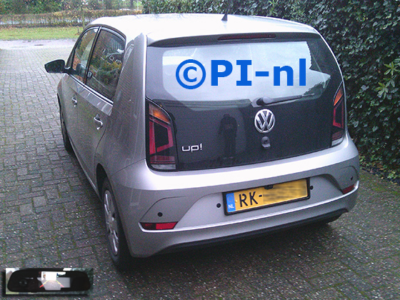 Parkeersensoren (set F 2024) ingebouwd door PI-nl in een Volkswagen Up! met canbus uit 2017. De spiegeldisplay is van de set met kentekenplaathoudercamera en sensoren.