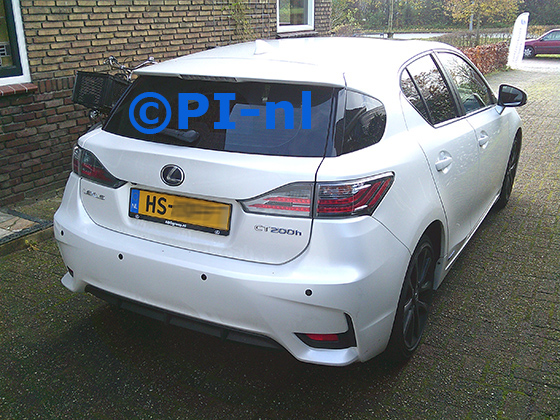 Parkeersensoren (set E 2024) ingebouwd door PI-nl in een Lexus CT200H met canbus uit 2015. De pieper werd voorin gemonteerd.