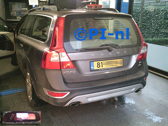 Parkeercamera-set (set 2024) ingebouwd door PI-nl in een Volvo XC70 met canbus uit 2011. De spiegeldisplay is van de set met bumpercamera.