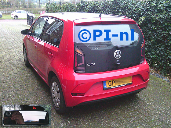 Parkeersensoren (set A 2024) ingebouwd door PI-nl in een Volkswagen Up! met canbus uit 2019. De display werd op de binnenspiegel gemonteerd. Er werden standaard rode sensoren gemonteerd.