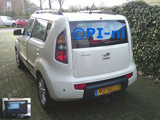 Parkeersensoren (set D 2024) ingebouwd door PI-nl in een Kia Soul uit 2011. De monitor is van de set met bumpercamera en sensoren.