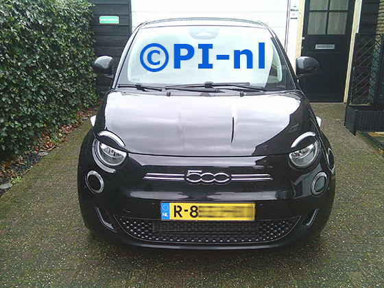 Parkeersensoren (set E 2025) ingebouwd door PI-nl in de voorbumper van een Fiat 500E uit 2022. De pieper werd voorin gemonteerd.