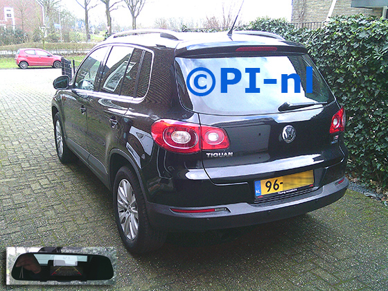 Parkeersensoren (set D 2025) ingebouwd door PI-nl in een Volkswagen Tiguan met canbus uit 2011. De spiegeldisplay is van de set met bumpercamera en antraciet gespoten sensoren.