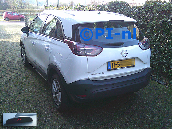 Parkeersensoren (set A 2025) ingebouwd door PI-nl in een Opel Crossland X uit 2020. De display werd linksvoor bij de a-stijl gemonteerd.