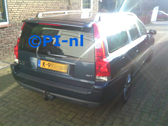 Parkeersensoren (set E 2025) ingebouwd door PI-nl in een Volvo V70 uit 2004. De pieper werd achterin gemonteerd.