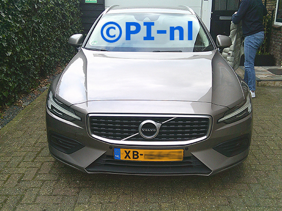 Parkeersensoren (set E 2025) ingebouwd door PI-nl in de voorbumper van een Volvo V60 uit 2019. De pieper werd verstopt. Twee sensoren werden naast de kentekenplaat gemonteerd, twee sensoren werden op de Volvo-posities gemonteerd.