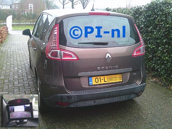 Parkeercamera (camera-set 2025) ingebouwd door PI-nl in een Renault Scenic (3) met canbus uit 2010. De monitor is van de set met bumpercamera.