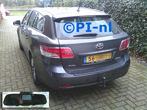 Parkeersensoren (set D 2025) ingebouwd door PI-nl in een Toyota Avensis Wagon Diesel met canbus uit 2009. De spiegeldisplay is van de set met bumpercamera en sensoren. Een kapotte set van een ander merk werd vervangen door een set van PI-nl.