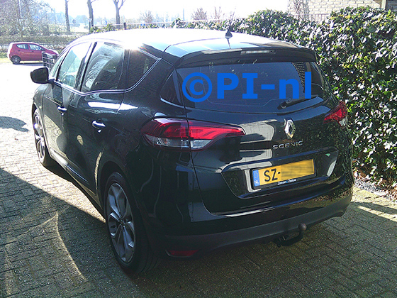 OEM-parkeersensoren (set H 2025) ingebouwd door PI-nl in een Renault Scenic met canbus uit 2018. De pieper werd voorin gemonteerd.