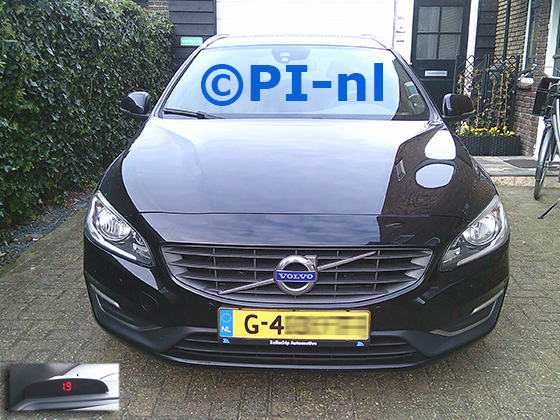 Parkeersensoren (set A 2025) ingebouwd door PI-nl in de voorbumper van een Volvo V60 uit 2015. De display werd linksvoor bij de a-stijl gemonteerd.