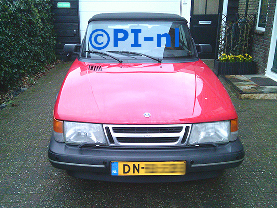 Parkeersensoren (set E 2025) ingebouwd door PI-nl in de voorbumper van een Saab 900 S Cabriolet uit 1992. De pieper werd voorin gemonteerd.