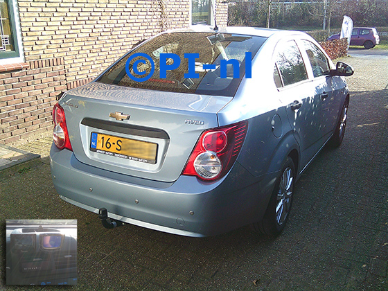 Parkeersensoren (set B 2025) ingebouwd door PI-nl in een Chevrolet Aveo (sedan) met canbus uit 2011. De display werd op de middenconsole gemonteerd. Er werden standaard zilveren sensoren gemonteerd.