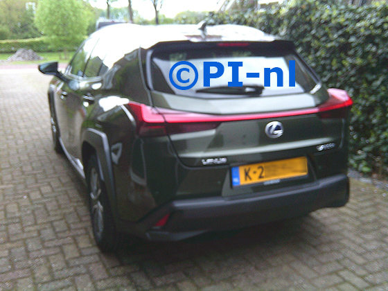 Parkeersensoren (set E 2025) ingebouwd door PI-nl in een Lexus UX 300e met canbus uit 2021. De pieper werd achterin gemonteerd.