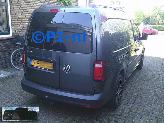 Parkeersensoren (set A 2025) ingebouwd door PI-nl in een Volkswagen Caddy Maxi met canbus uit 2018. De display werd op de binnenspiegel gemonteerd.