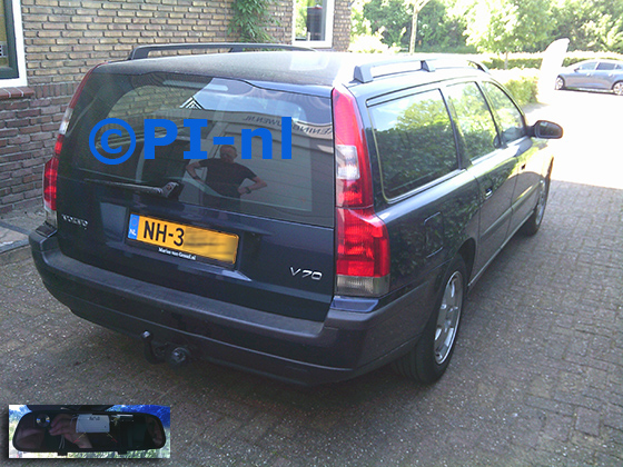 Parkeersensoren (set D 2025) ingebouwd door PI-nl in een Volvo V70 uit 2001. De spiegeldisplay is van de set met bumpercamera en sensoren.