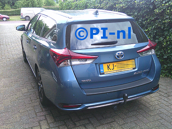 Parkeersensoren (set E 2025) ingebouwd door PI-nl in een Toyota Auris Touring Sports Hybrid met canbus uit 2016. De pieper werd voorin gemonteerd.