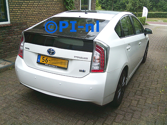 Parkeersensoren (set A 2025) ingebouwd door PI-nl in een Toyota Prius uit 2012. De display werd op de stuurkolom gemonteerd.