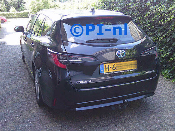 Parkeersensoren (set E 2025) ingebouwd door PI-nl in een Toyota Corolla Sports Touring Hybrid met canbus uit 2020. De pieper werd achterin gemonteerd.