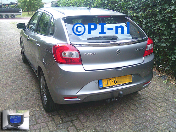 Parkeersensoren (set B 2025) ingebouwd door PI-nl in een Suzuki Baleno uit 2016. De display werd linksvoor bij de a-stijl gemonteerd. Er werden standaard zilveren sensoren gemonteerd.