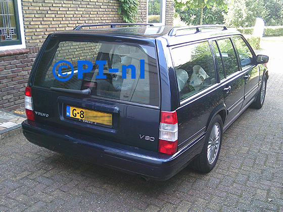 OEM-parkeersensoren (set H 2025) ingebouwd door PI-nl in een Volvo V90 uit 1998. De pieper werd achterin gemonteerd.