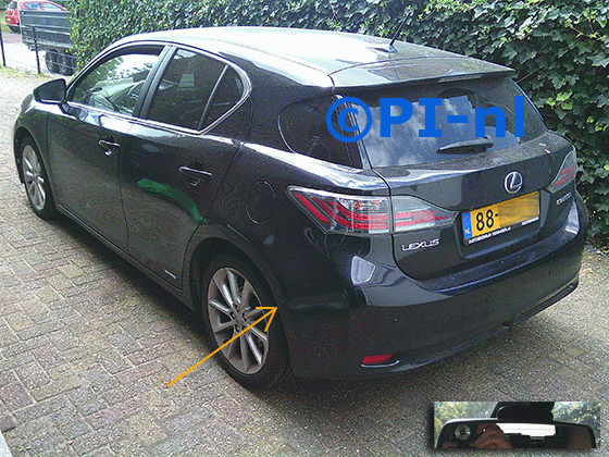 Dode Hoek Parkeersensoren (set DHP/A 2025) ingebouwd door PI-nl in een Lexus CT200H Hybrid met canbus uit 2011. De display werd op de binnenspiegel gemonteerd.