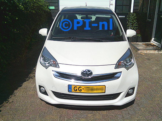 Parkeersensoren (set E 2025) ingebouwd door PI-nl in de voorbumper van een Toyota Verso S uit 2012. De pieper werd onder het dashboard gemonteerd.
