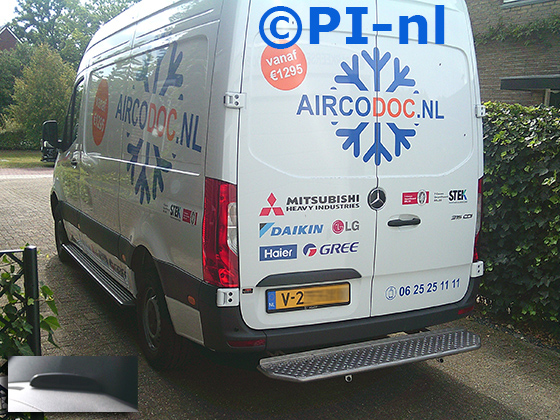Parkeersensoren (set A 2025) ingebouwd door PI-nl in een Mercedes-Benz Sprinter met canbus uit 2024. De display werd rechtsvoor bij de a-stijl gemonteerd. De middelste sensoren werden m.b.v. beugeltjes onder de treeplank gemonteerd.