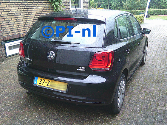 Parkeersensoren (set E 2025) ingebouwd door PI-nl in een Volkswagen Polo met canbus uit 2013. De pieper werd voorin gemonteerd.