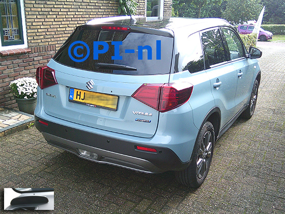 Parkeersensoren (set A 2025) ingebouwd door PI-nl in een Suzuki Vitara Hybrid (met canbus) uit 2024. De display werd linksvoor bij de a-stijl gemonteerd.
