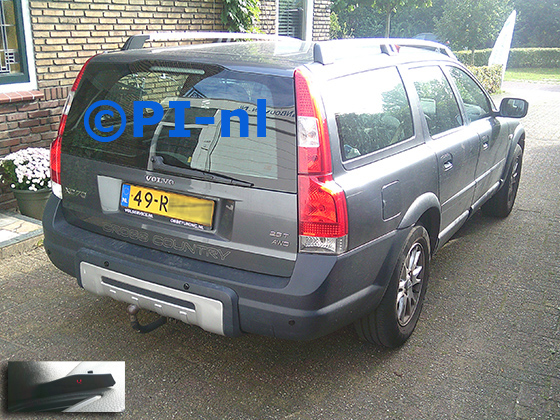 Parkeersensoren (set A 2025) ingebouwd door PI-nl in een Volvo XC70 uit 2005. De display werd linksvoor op het dashboard gemonteerd. Een kapotte set van een ander merk werd vervangen door een set van PI-nl.