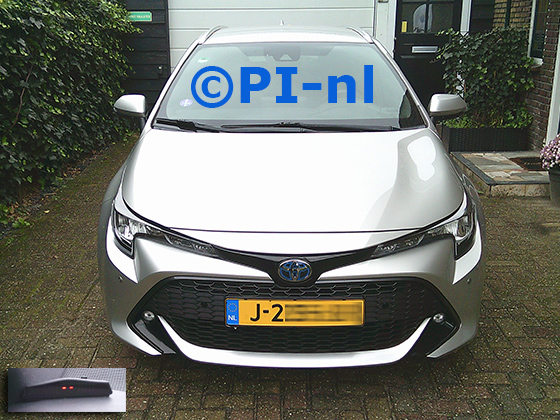 Parkeersensoren (set A 2025) ingebouwd door PI-nl in de voorbumper van een Toyota Corolla Sports Touring Hybrid uit 2020. De display werd linksvoor bij de a-stijl gemonteerd.