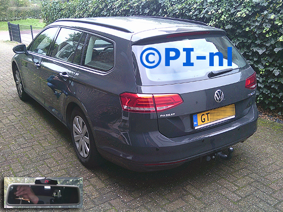 Parkeersensoren (set A 2025) ingebouwd door PI-nl in een Volkswagen Passat Variant met canbus uit 2017. De display werd op de binnenspiegel gemonteerd.