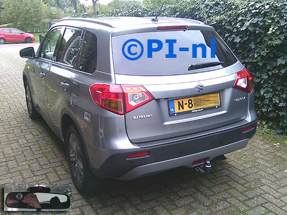 Parkeersensoren (set A 2025) ingebouwd door PI-nl in een Suzuki Vitara met canbus uit 2018. De display werd op de binnenspiegel gemonteerd.