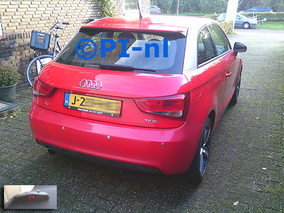 Parkeersensoren (set A 2025) ingebouwd door PI-nl in een Audi A1 met canbus uit 2011. De display werd linksvoor bij de a-stijl gemonteerd. Er werden standaard zilveren sensoren gemonteerd.