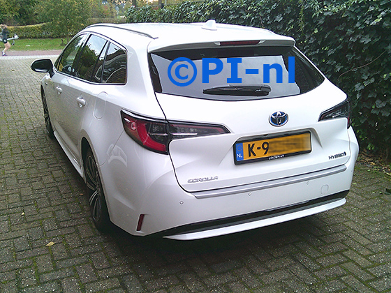Parkeersensoren (set H 2025) ingebouwd door PI-nl in een Toyota Corolla Sports Touring Hybrid met canbus uit 2021. De pieper werd voorin gemonteerd.
