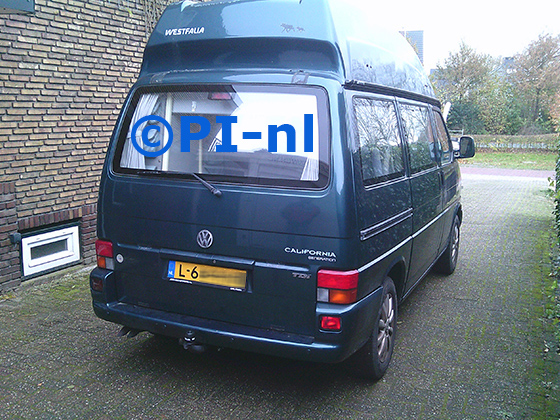 Parkeersensoren (set E 2025) ingebouwd door PI-nl in een Volkswagen Transporter T4 TDI camperbus met canbus uit 2000. De pieper werd achterin gemonteerd.