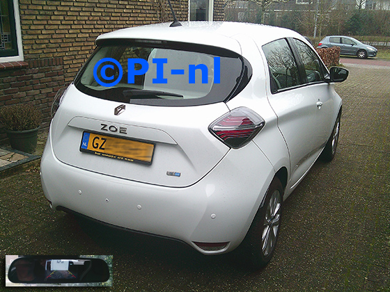 Parkeersensoren (set D 2026) ingebouwd door PI-nl in een Renault Zoe met canbus uit 2020. De spiegeldisplay is van de set met bumpercamera en standaard witte sensoren.