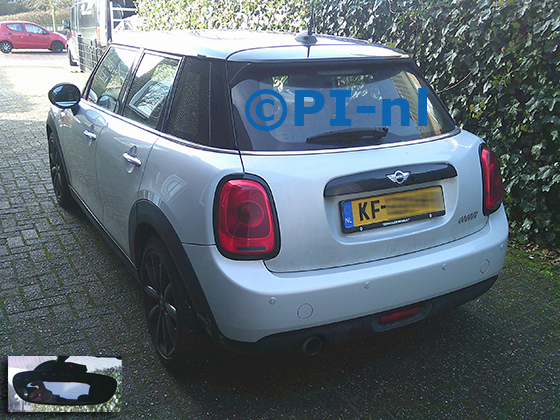 Parkeersensoren (set A 2026) ingebouwd door PI-nl in een Mini Cooper met canbus uit 2016. De display werd op de binnenspiegel gemonteerd.