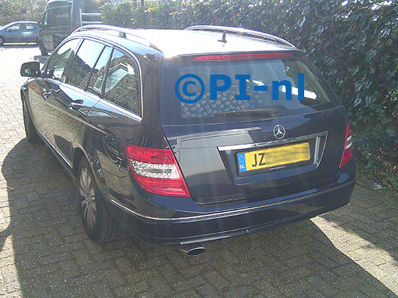 Parkeersensoren (set E 2026) ingebouwd door PI-nl in een Mercedes-Benz C200 Estate met canbus uit 2008. De pieper werd voorin gemonteerd.