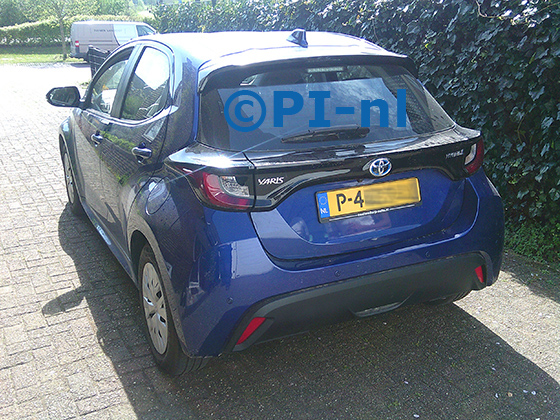Parkeersensoren (set E 2026) ingebouwd door PI-nl in een Toyota Yaris Hybrid met canbus uit 2022. De pieper werd voorin gemonteerd.