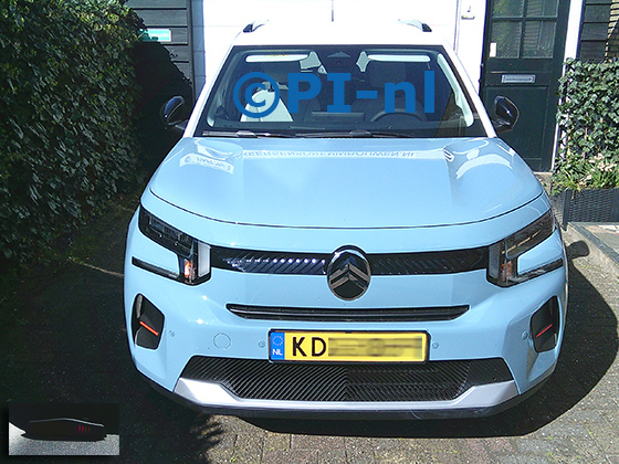 Parkeersensoren (set A 2026) ingebouwd door PI-nl in de voorbumper van een Citro&euml;n C3 Hybrid (nieuw) uit 2026. De display werd op het dashboard gemonteerd.